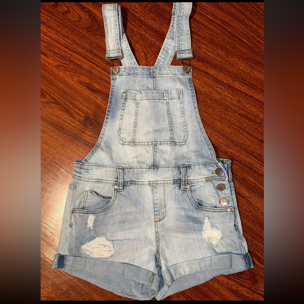 DOLLHOUSE Women’s SHORTS size 3 Denim Jeans Overall Light Wash 26” Waist